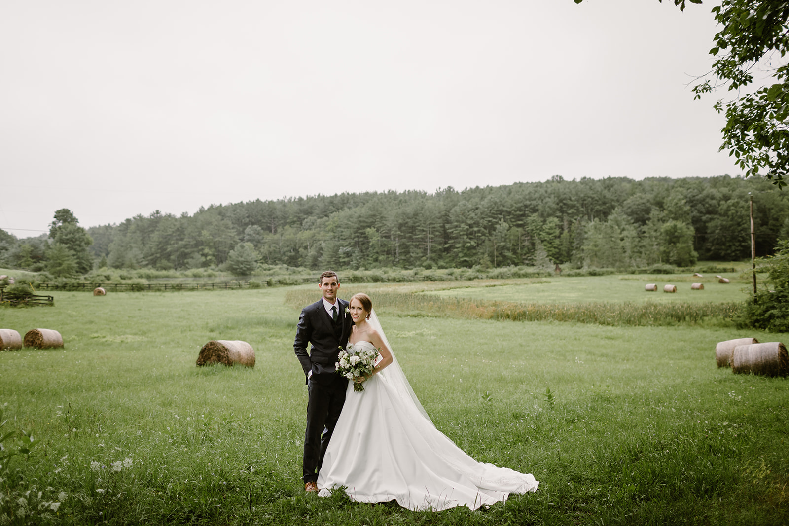 Wedding couple in the field 